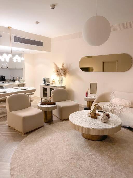 Apartment فاخر في برج رافال - Burj Rafal *